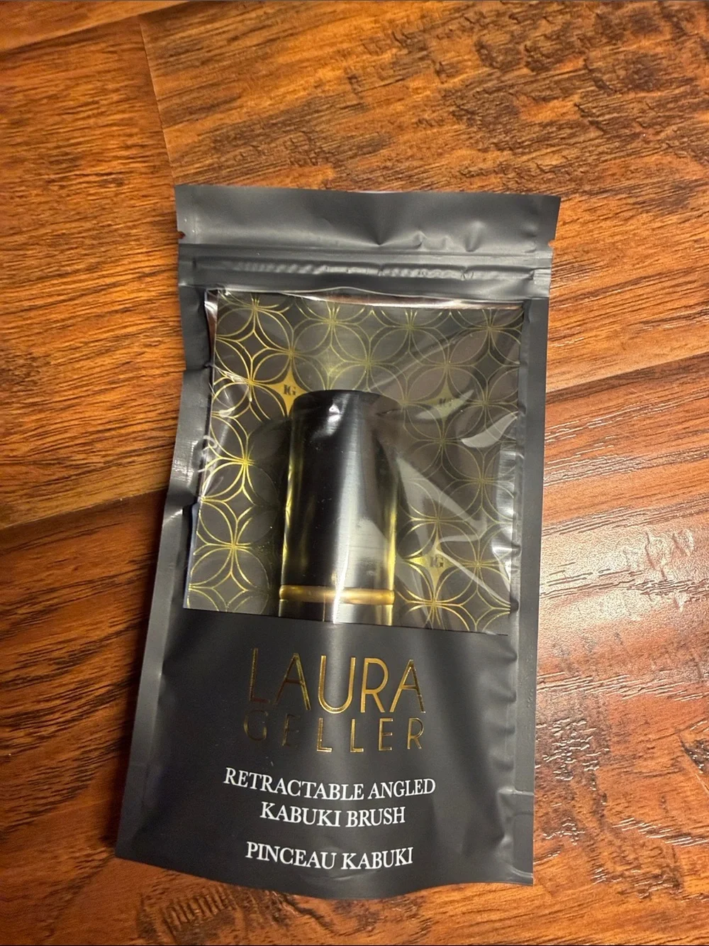 Laura Geller Black and Gold Retractable Kabuki Brush.New in package